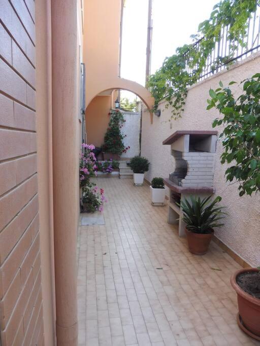 Appartamento In Villa A 100 Metri Dal Mare Fontane Bianche Exterior foto